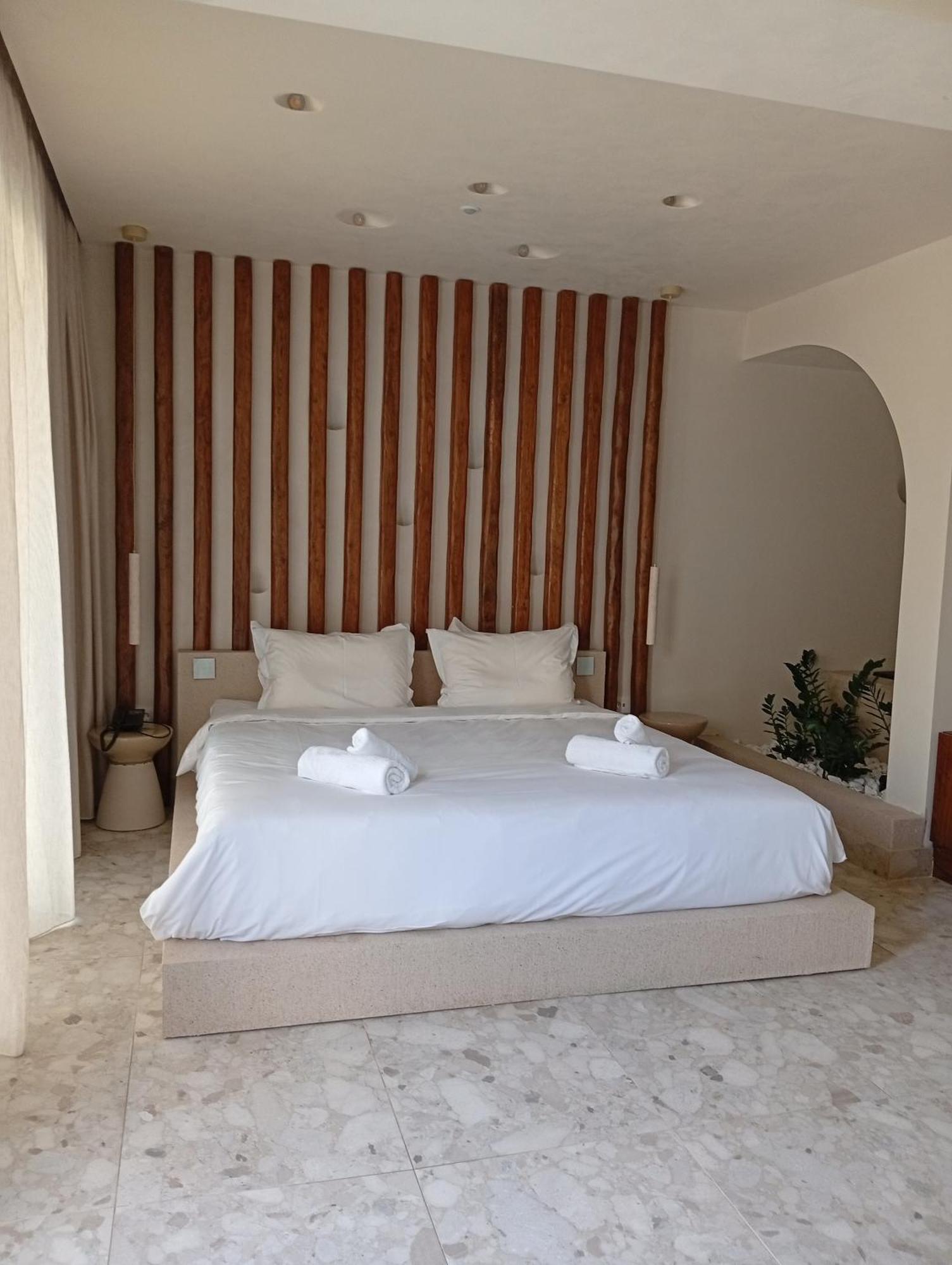 Uzenie All Suites Boutique Resort (Adults Only) Аделіанос-Камбос Екстер'єр фото